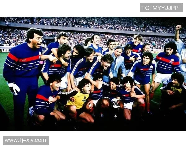 从草根到球场传奇：探寻足球明星背后的奋斗与荣耀