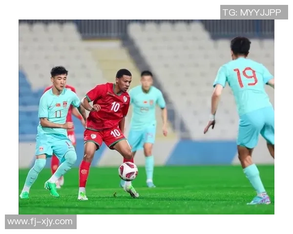 国足球星积极投入热身训练展现拼搏精神为即将到来的重要赛事蓄力 国足球星积极投入热身训练展现拼搏精神为即将到来的重要赛事蓄力