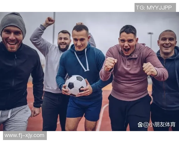 足球巨星街头假扮普通路人引发围观展现真实生活另一面