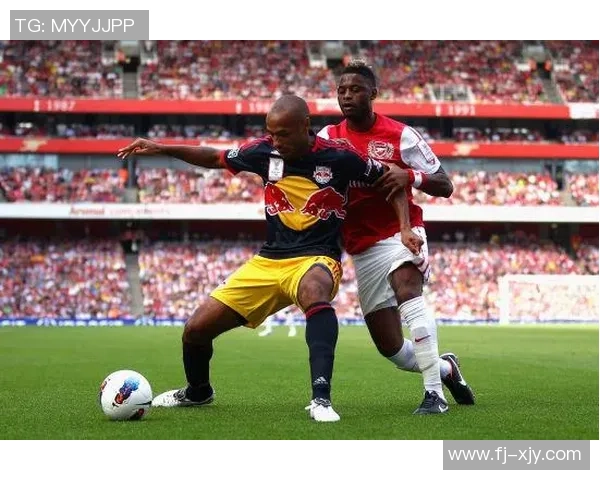 世纪球星足球：聚焦全球足球传奇人物与赛场风云的辉煌历程