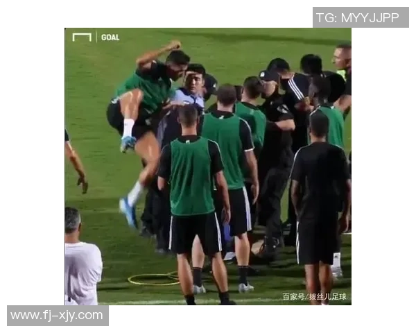 足球明星逗比集结:盘点那些场外搞笑瞬间与球场内的另一面 足球明星逗比集结:盘点那些场外搞笑瞬间与球场内的另一面